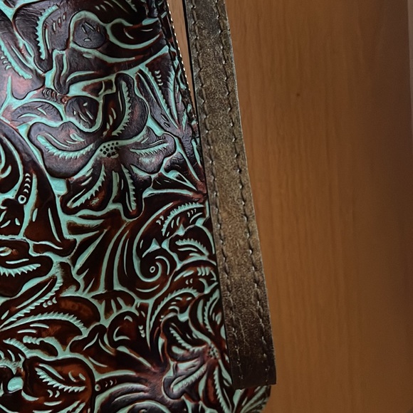 Patricia Nash wristlet - Picture 3 of 16